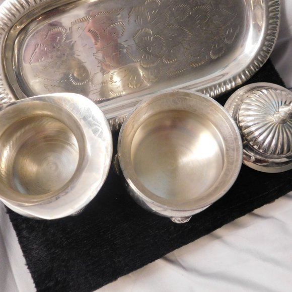 International Silver Company Tray, Creamer & Sugar Bowl in Black Velvet Box - Picture 8 of 12